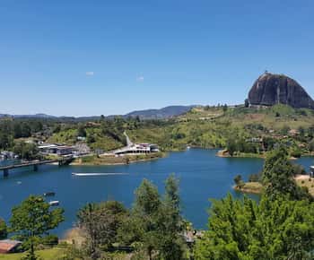 Da Medellín: tour privato alla roccia El Peñón e alla città di Guatapé