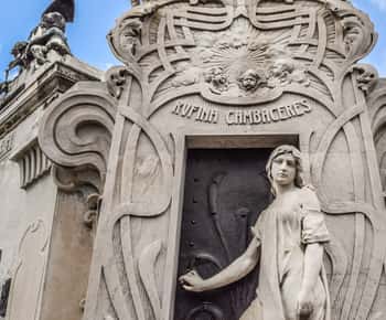 La Recoleta Cemetery Guided Tour in English