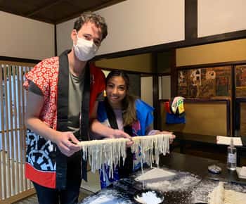 Kyoto: Preparazione dell'udon in una Kyomachiya centenaria