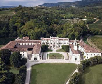 Valpolicella: Amarone Chateau Guided Tour and Wine Tasting