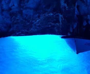 Au départ de Hvar : Île de Vis et visite de la grotte bleue en bateau à moteur