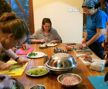 Cocina Nepalí en Pokhara: Clase de cocina de Momos o Dal Bhat
