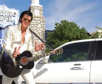 Βέγκας: Elvis-Themed Graceland Chapel Wedding or Vow Renewal