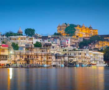 Udaipur: Guided Ghat Tour and Boat Ride