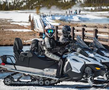 Jackson: Excursão de snowmobile de Yellowstone até Old Faithful