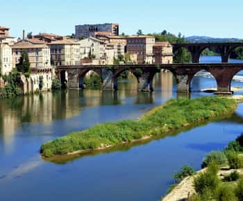 Toulouse: Albi and Cordes/Ciel Day Trip with Audio Guides