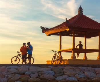 Sanur: excursão de bicicleta ao nascer do sol na praia de meio dia