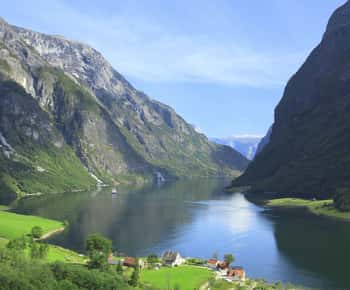 Bergen: Private Day Tour, Nærøyfjord Cruise and Flåm Railway