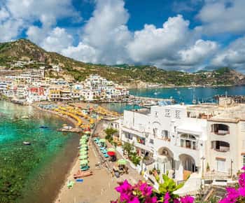 Inselrundfahrt um Ischia mit Bootsfahrt + Zwischenstopp in Sant'Angelo
