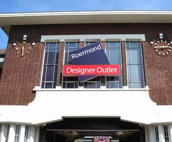 Amsterdam: Private Day Trip to Designer Outlet Roermond