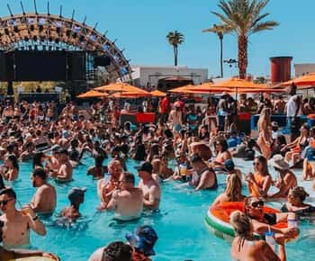 Las Vegas Strip: giro in piscina di 3 fermate con party bus
