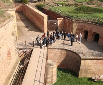 Terezin Anıtı: Giriş Bileti Combo w. Rehberli Yürüyüş Turu
