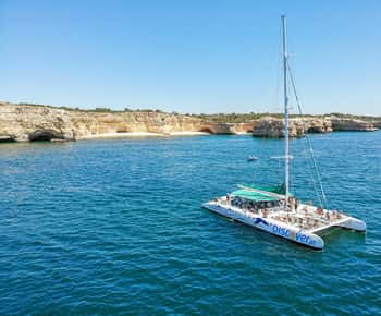Portimão: Passeio de Catamarã a Benagil e Carvoeiro