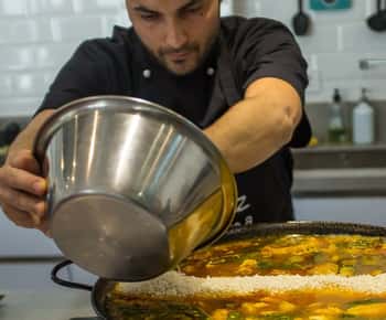 Seville: Spanish Cooking Class with Dinner