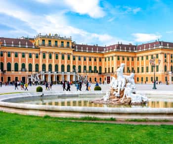 Vienna: Skip-the-Line Schönbrunn Palace and Gardens Tour