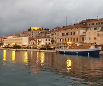 Sibenik: Excursão guiada a pé à noite
