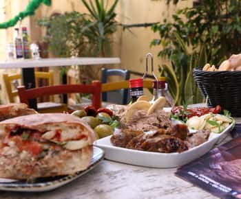 Valletta: Street Food and Culture Walking Tour