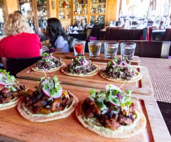 Tour a piedi della città vecchia con racconti, tacos e tequila