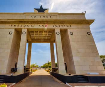 Accra: Whirlwind Guided City Tour by Car with Entry Fees