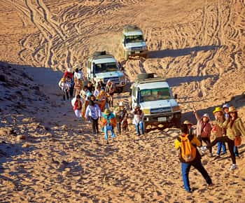 Hurghada: Safari Jeep , Camel Ride & BBQ Dinner