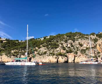 Dénia e Jávea: Excursão de catamarã à vela em Portixol com churrasco