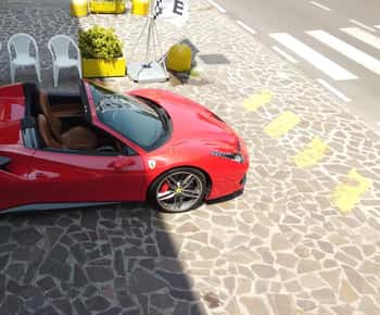 Maranello: Test Drive Ferrari 488 Spider