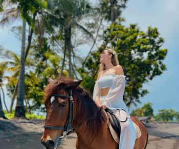Bali: Horse Riding Tour Through Beach and Local Temple