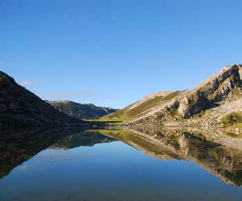 Von Oviedo aus: Covadonga-Seen, Cangas de Onís und Lastres