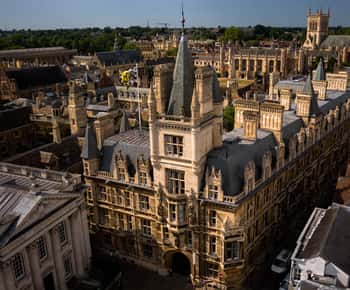 London: Oxford and Cambridge University Town Tour with Guide