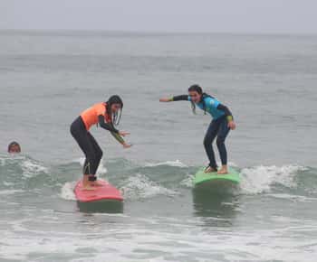 Porto: Surflektion i liten grupp med transport