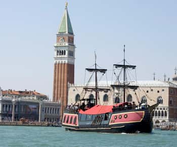 Venice: Venetian Lagoon Tour and Galleon Dinner
