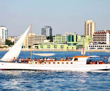 Nessebar: 4-Hour Boat Tour incl. Fishing, Lunch & Drinks