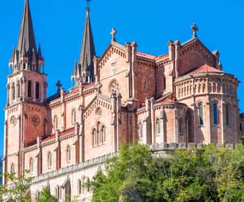 Von Gijón: Covadonga-Seen, Cangas de Onís und Lastres