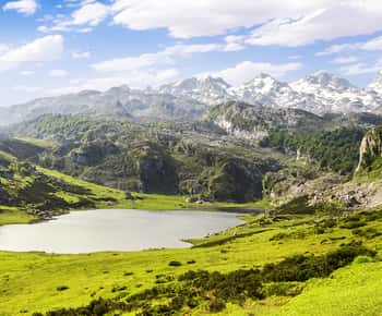 Von Cangas de Onís: Geführte Tagestour zu den Seen von Covadonga