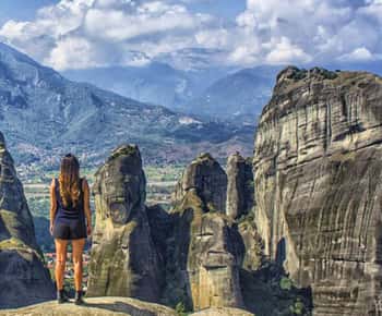 Atenas: Excursión de un día a Meteora en español con guía en directo y almuerzo