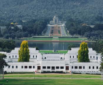 Canberra: City Highlights Day Tour with Entrance Fees