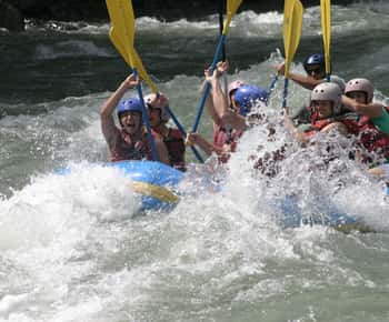 From San José: Pacuare River White Water Rafting Day Trip