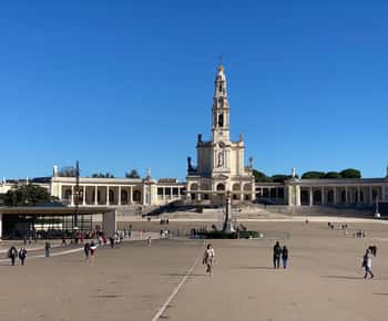 From Lisbon: Fátima, Batalha, Nazaré, and Obidos Tour by Van