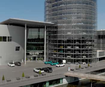 Tour durch die Gläserne Manufaktur von VW