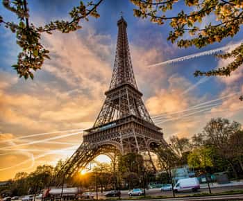 Accès réservé et dédié à la tour Eiffel, au sommet ou au 2e étage