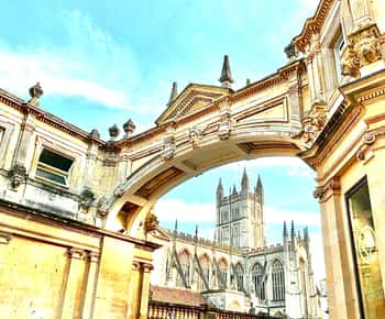 Explore Bath in Spanish: With Olga, local guide