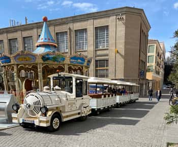 Antibes: Excursie de 2 sensuri cu Micul Tren de Antibes spre Juan-les-Pins