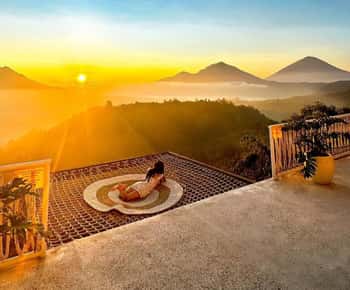 Ubud: Batur Cafe Sunrise, Zip-Line & Cretya Day Club Tour