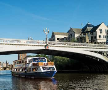 York: Daytime Sightseeing Boat Cruise with Live Commentary