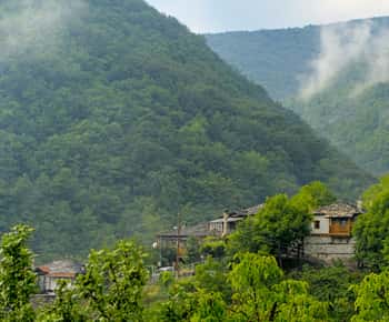 Von Plovdiv aus: Wunderschöne Brücken und Rhodopen-Küche Tagesausflug