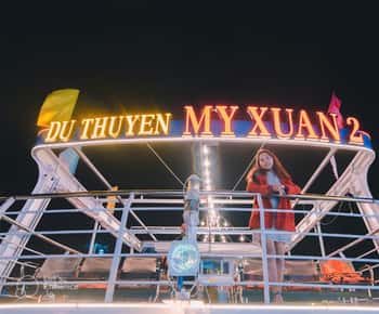 Da Nang: Naturskjønt nattcruise på Han-elven på My Xuan Cruise.