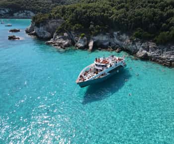 Da Lefkimmi: tour in motoscafo di Paxos, Antipaxos e Blue Caves