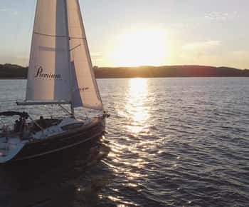 Sopot: Passeio de iate ao pôr do sol com bebida de boas-vindas