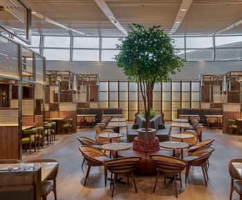 Aéroport international KUL de Kuala Lumpur : entrée au salon Premium