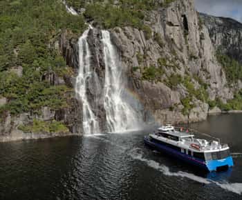 Stavanger: Scenic Fjord Cruise to Lysefjord and Preikestolen